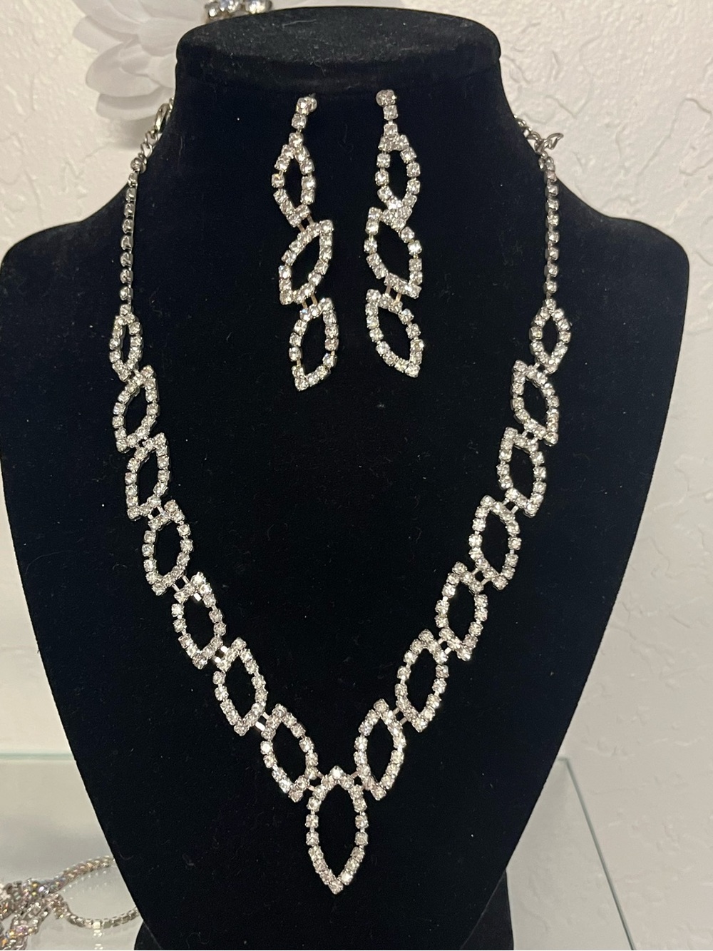 Crystal Link Necklace and Earrings Set - Silver Sparkle